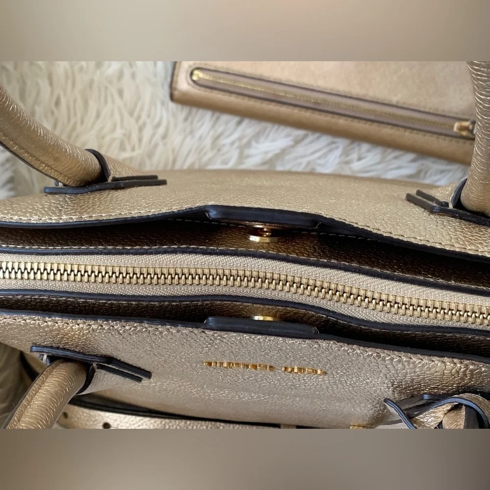 🏆4pcs-MK GOLD SATCHEL/CROSSBODY w MK Charm,detachable strap & Gold snap Wallet - Picture 4 of 11